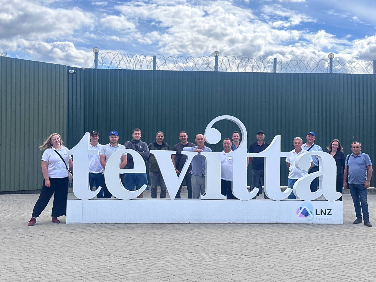 Команда Tevitta на території виробництва