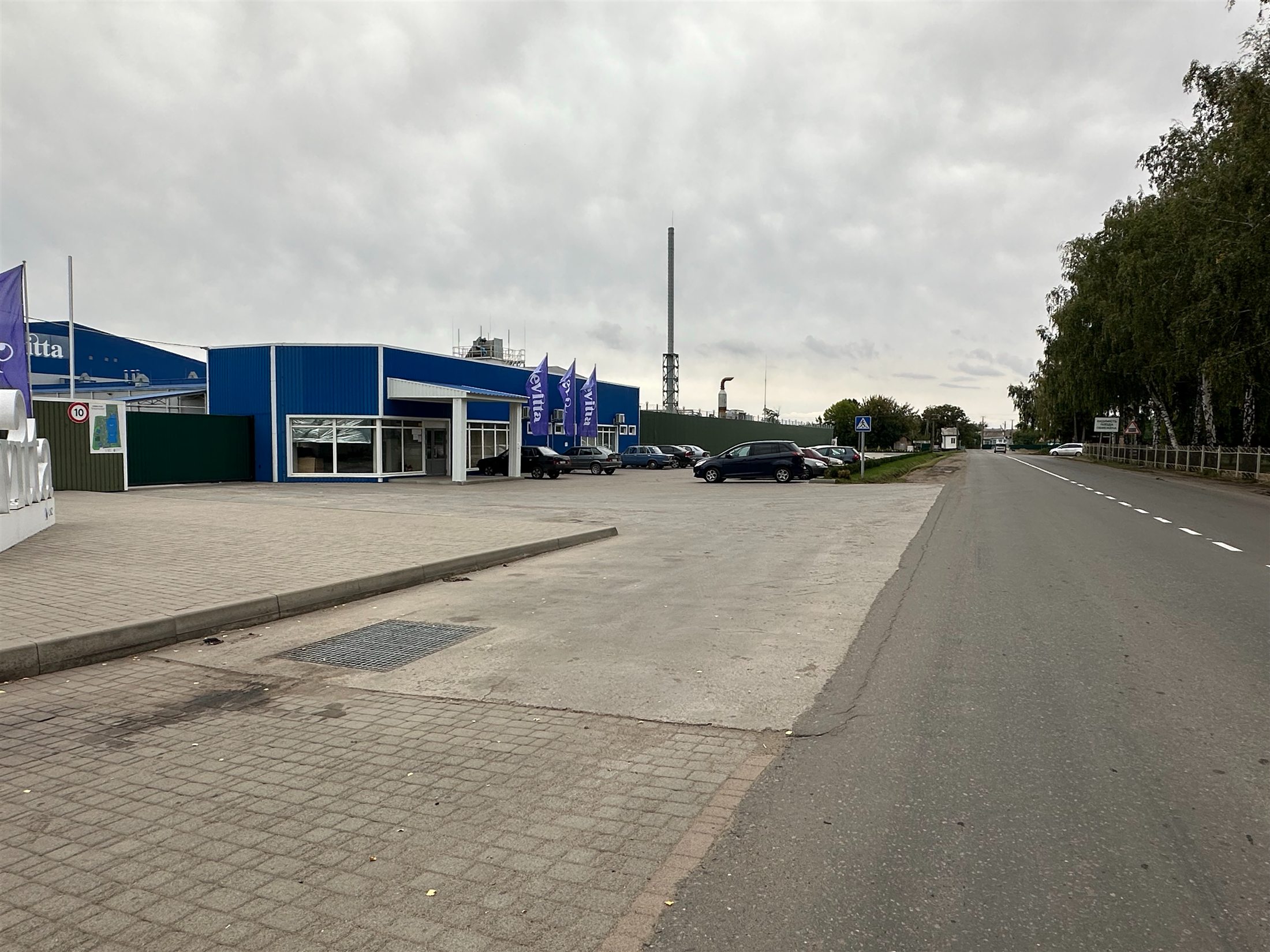 Підʼїзд до території заводу Tevitta у Шполі, вул. Лебединська, 140